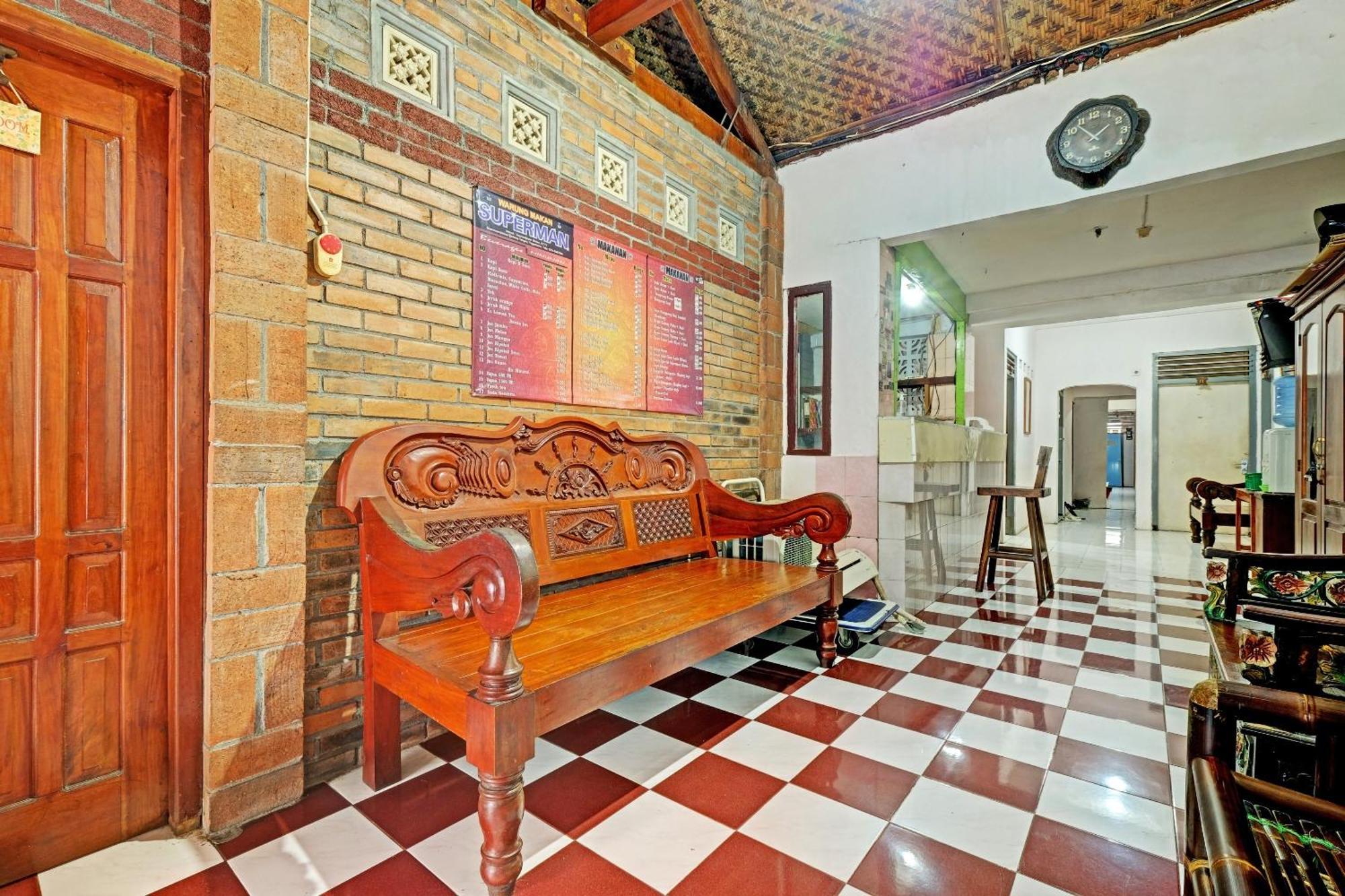 Spot On 91915 Homestay Superman Yogyakarta Exterior foto